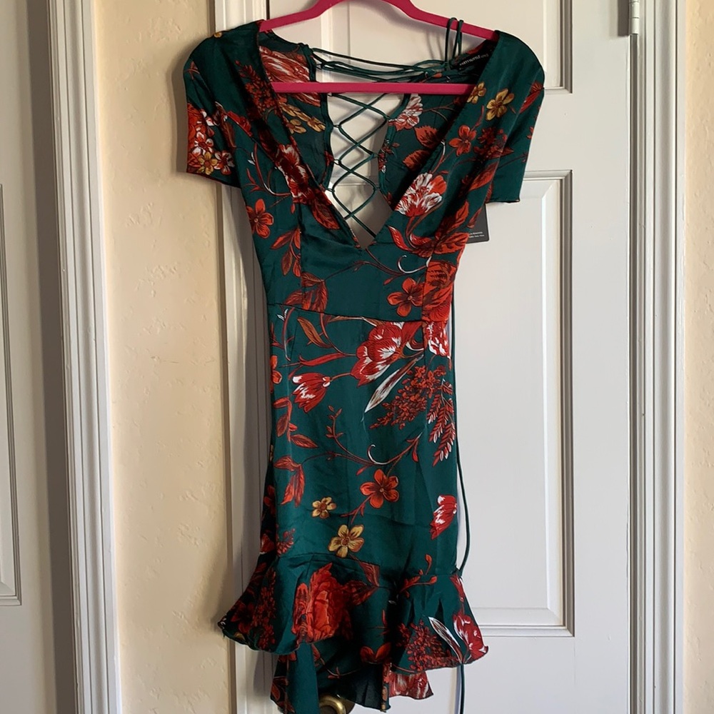 Floral flirty dress from Pretty Little Thing. Size 4. NWT